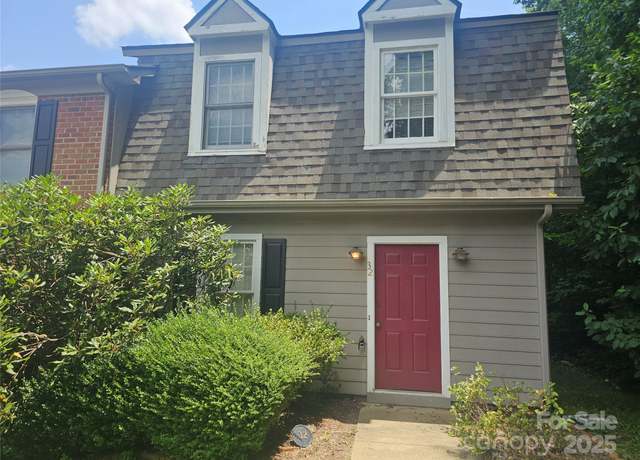 Property at 32 Sleepy Hollow Ln, Swannanoa, NC 28778, 2 beds, 2.5 baths