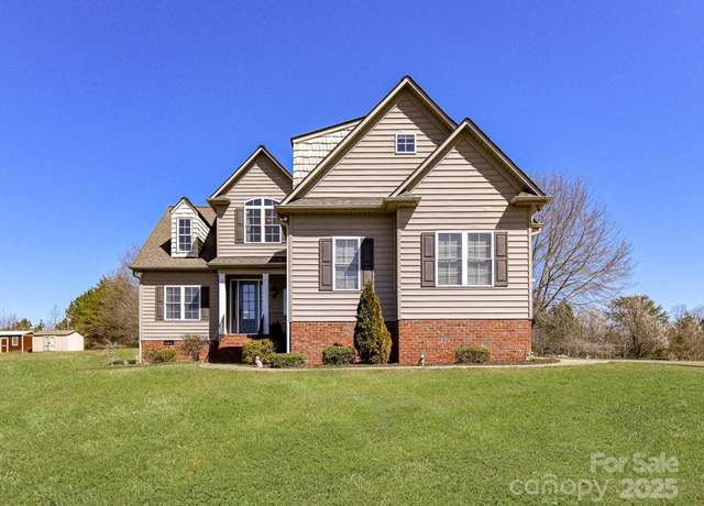 Property at 816 Springs Rd, Dallas, NC 28034, 3 beds, 2.5 baths
