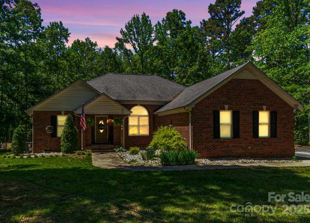Property at 1800 Oriole Ct, Monroe, NC 28112, 3 beds, 2 baths