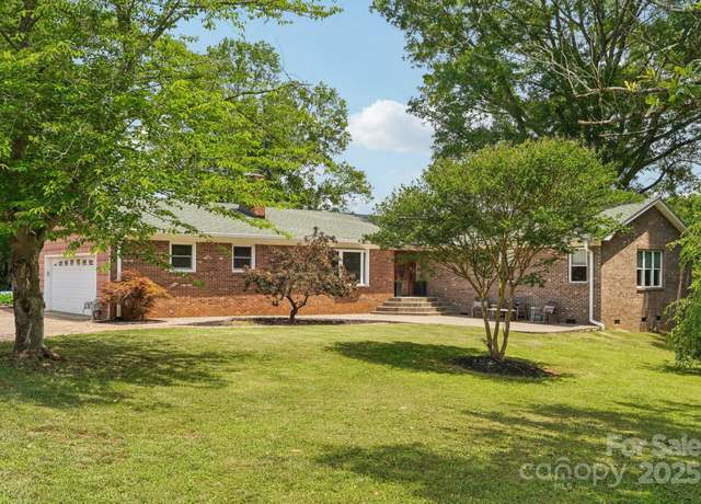 Property at 327 Johnson Dairy Rd, Mooresville, NC 28115, 4 beds, 4 baths