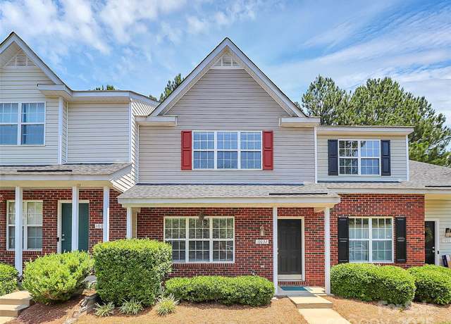 Property at 10032 Pergola View Ct, Charlotte, NC 28213, 2 beds, 2.5 baths