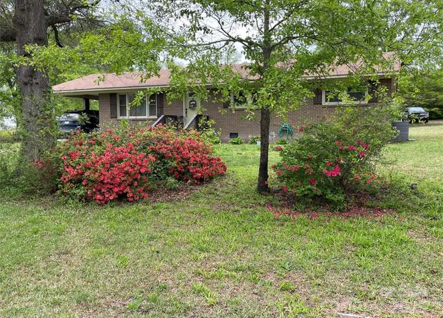 Property at 1520 Calder Ln, Clover, SC 29710, 4 beds, 2.5 baths