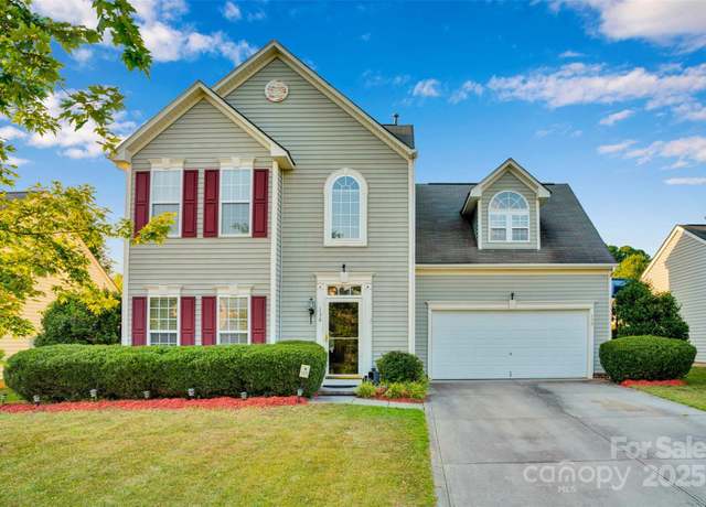 Property at 136 Crestwood Dr, Mount Holly, NC 28120, 3 beds, 2.5 baths