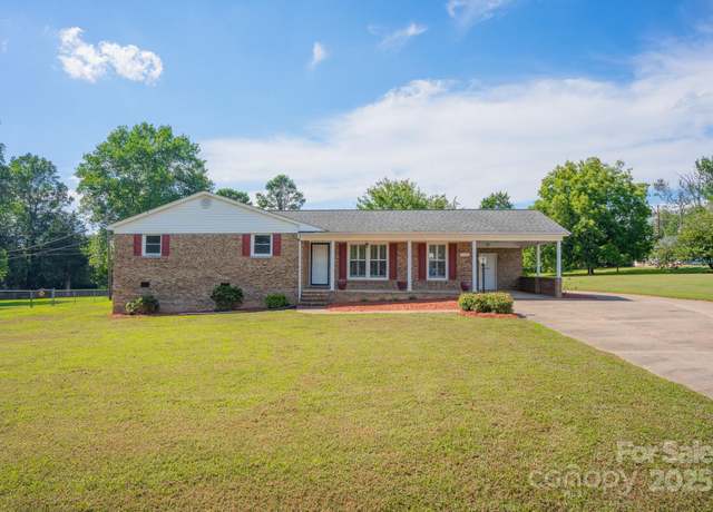 Property at 106 Plantation Dr, Kings Mountain, NC 28086, 3 beds, 2 baths