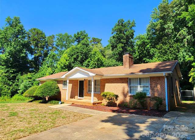 Property at 125 Circle Dr, Mount Holly, NC 28120, 3 beds, 2 baths