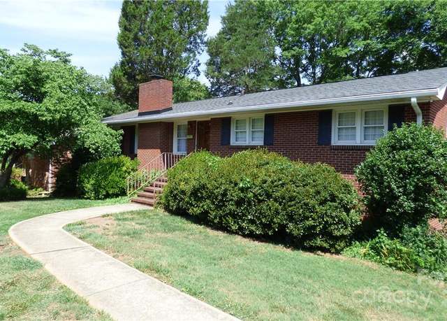 Property at 1245 Paddock Cir, Charlotte, NC 28209, 5 beds, 3 baths