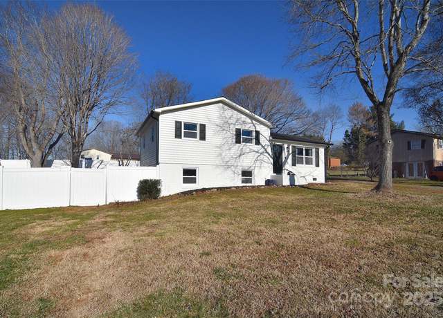 Property at 816 Wellwood Ave, Statesville, NC 28677, 3 beds, 2 baths