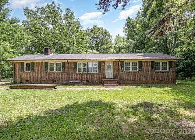 Property at 2681 University Dr, Lancaster, SC 29720, 4 beds, 1.5 baths