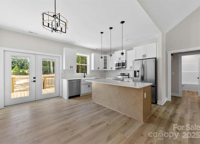 Property at 105 Darvee Rd, Blacksburg, SC 29702, 3 beds, 2 baths