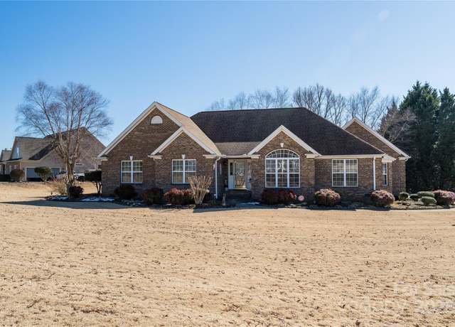 Property at 1 Carnoustie Ct, Campobello, SC 29322, 3 beds, 3 baths