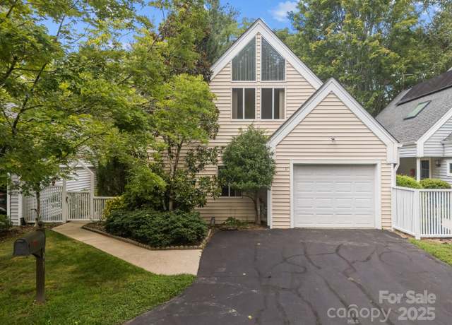 Property at 11 Stuart Cir, Asheville, NC 28804, 3 beds, 2.5 baths
