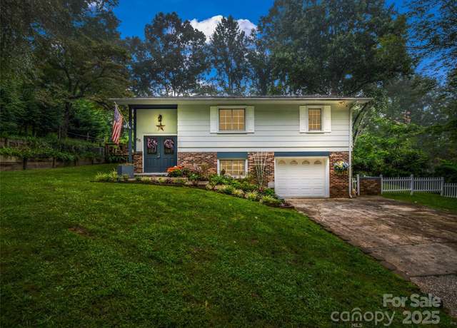 Property at 66 Barberry Heights Dr, Brevard, NC 28712, 4 beds, 2.5 baths