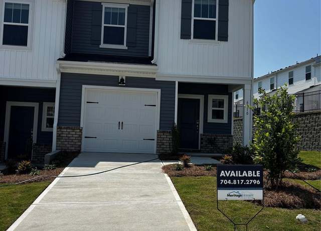 Property at 4216 Summit Woods Dr, Charlotte, NC 28216, 3 beds, 2.5 baths