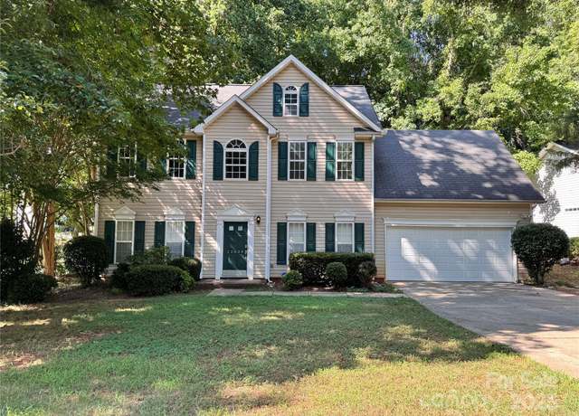Property at 12834 English Walnut Ln, Charlotte, NC 28215, 4 beds, 2.5 baths