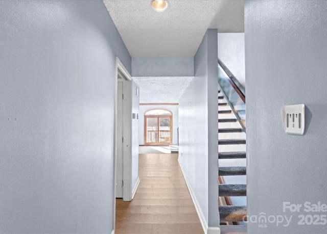 Property at 5190 Corbin Ln, Hickory, NC 28601, 3 beds, 2.5 baths