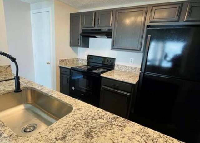 Property at 1624 Arlyn Cir Unit G, Charlotte, NC 28213, 3 beds, 2 baths