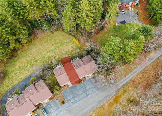 Property at 125 Winchester Dr, Waynesville, NC 28785, 2 beds, 3 baths