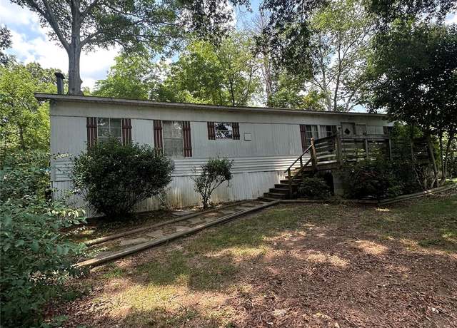 Property at 5104 Forestmont Dr, Matthews, NC 28105, 3 beds, 2 baths