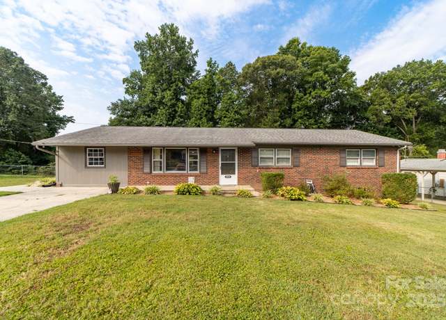 Property at 2509 Woodbridge Dr, Gastonia, NC 28056, 3 beds, 2 baths