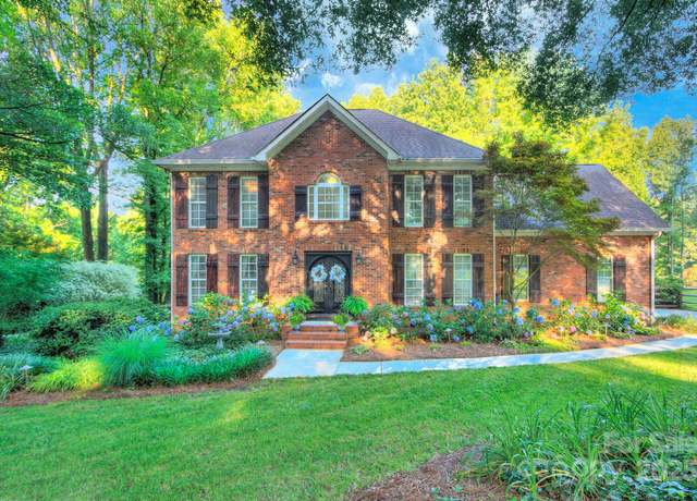 Property at 4831 Antioch Church Rd, Matthews, NC 28104, 4 beds, 2.5 baths