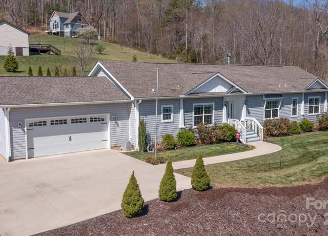 Property at 52 Stone Ridge Trl, Mills River, NC 28759, 3 beds, 2.5 baths
