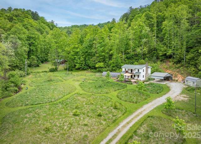 Property at 6470 Stone Mountain Rd, Lenoir, NC 28645, 2 beds, 2.5 baths