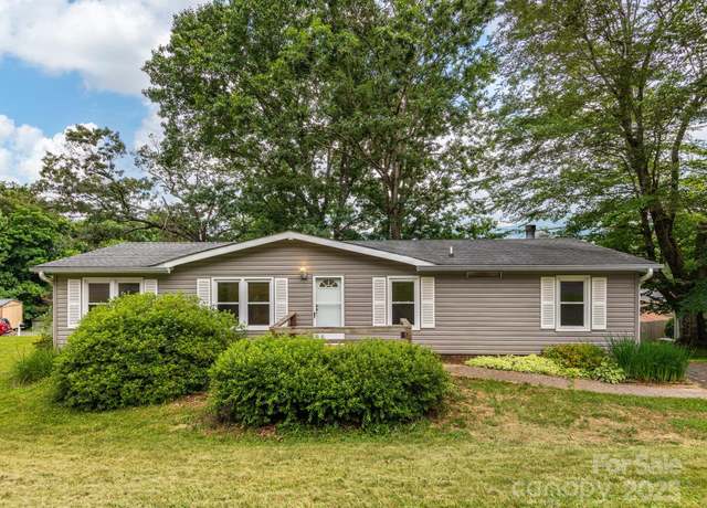Property at 32 Lake Eden Cir, Black Mountain, NC 28711, 3 beds, 2 baths