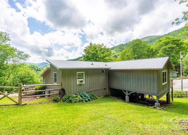 Property at 131 Apple Blossom Ln, Maggie Valley, NC 28751, 3 beds, 3 baths
