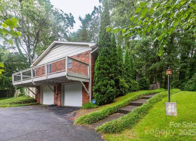 Property at 936 Toxaway Dr, Hendersonville, NC 28791, 3 beds, 2 baths