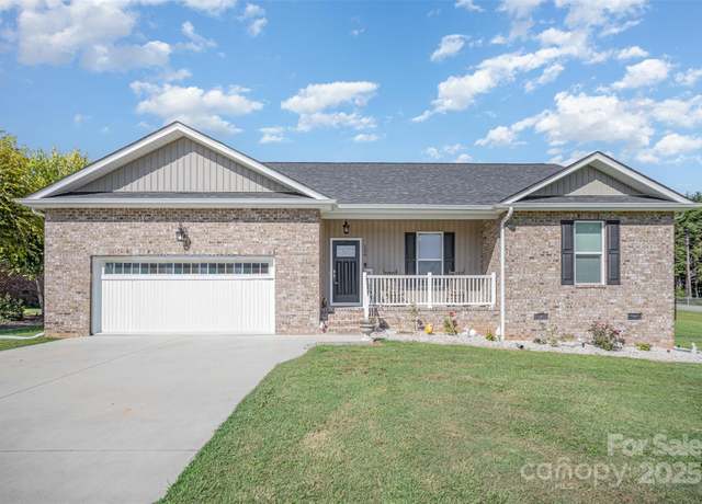 Property at 104 Postell Dr, Statesville, NC 28625, 3 beds, 2.5 baths