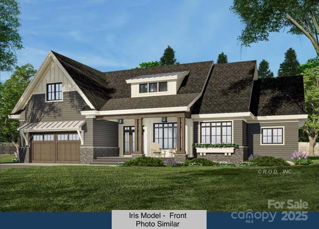 Property at 32 W Park Ave, Hendersonville, NC 28792, 3 beds, 2.5 baths