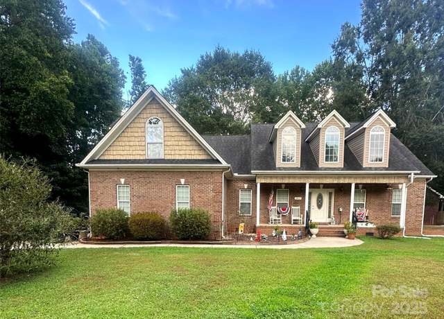 Property at 1517 Garrett Landen Dr, Clover, SC 29710, 4 beds, 3 baths