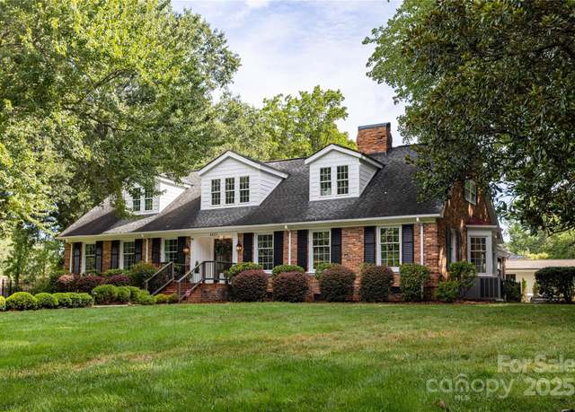 Property at 4401 Town And Country Dr, Charlotte, NC 28226, 4 beds, 3 baths