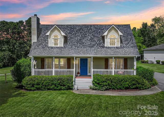 Property at 29 Driftwood Ln, Mills River, NC 28759, 3 beds, 2 baths