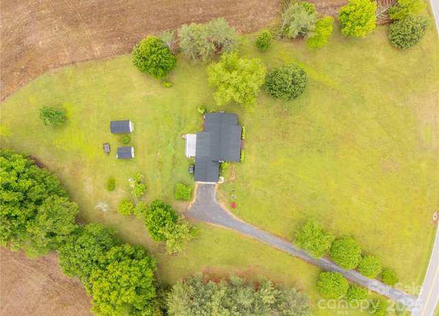 Property at 1162 E Doc Garris Rd, Lancaster, SC 29720, 3 beds, 2 baths