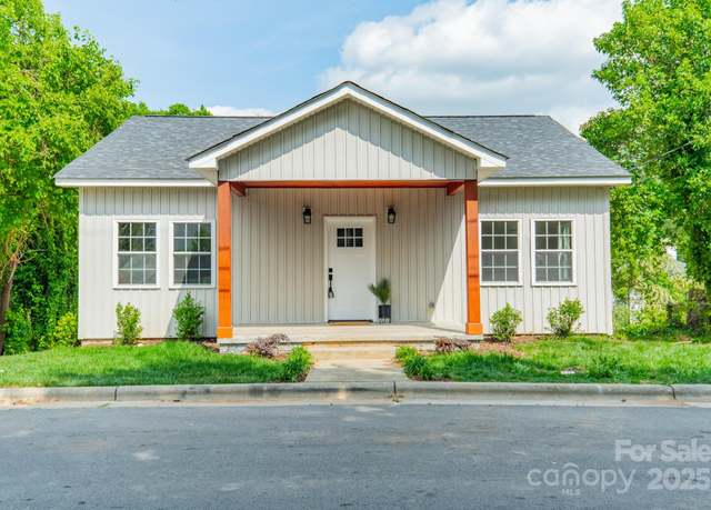 Property at 322 S Hill St, Gastonia, NC 28052, 3 beds, 2 baths