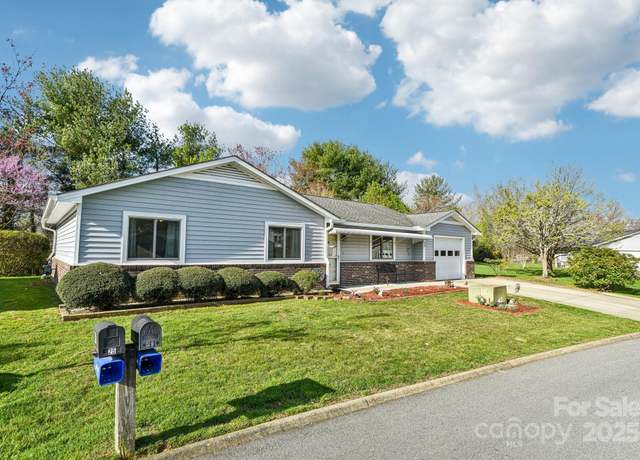 Property at 29 Wintry Dr, Hendersonville, NC 28792, 2 beds, 2 baths