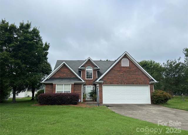 Property at 2306 Planters Knoll Dr, Monroe, NC 28110, 3 beds, 2 baths