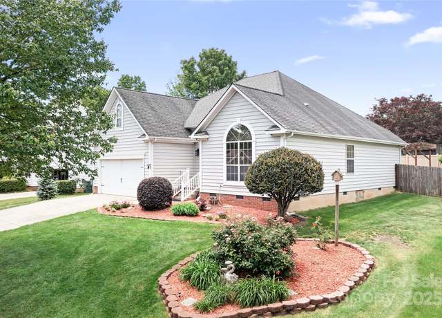 Property at 141 Rose St, Mooresville, NC 28117, 3 beds, 2 baths