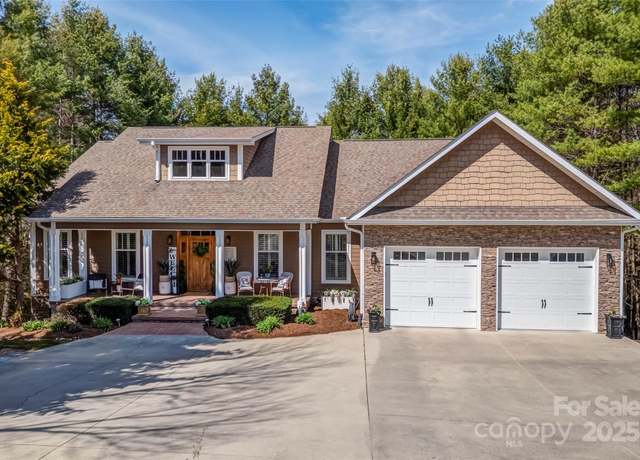 Property at 3015 Hickory Nut Trl, Hendersonville, NC 28739, 3 beds, 3.5 baths