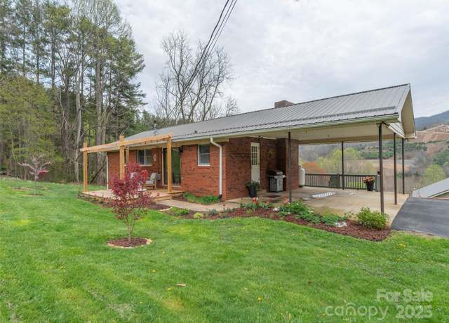 Property at 440 Big Cove Rd, Waynesville, NC 28786, 2 beds, 3 baths