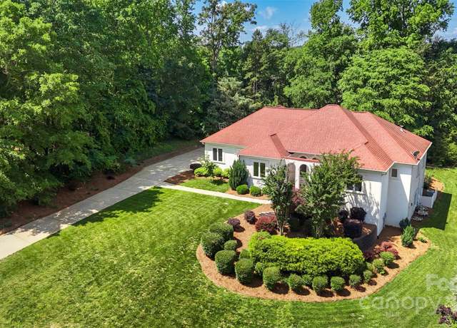 Property at 1004 Berwick Ct, Waxhaw, NC 28173, 4 beds, 3.5 baths