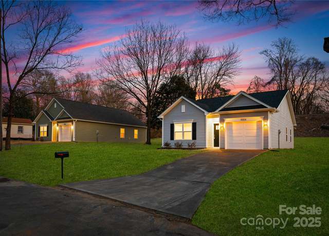 Property at 1129 Thayer Glen Ct, Charlotte, NC 28213, 3 beds, 2 baths