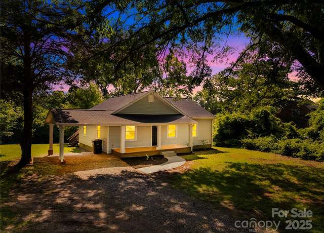 Property at 1528 Avondale Dr, Statesville, NC 28625, 3 beds, 2 baths