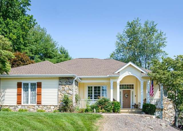 Property at 100 Bayberry Way, Hendersonville, NC 28739, 3 beds, 2 baths
