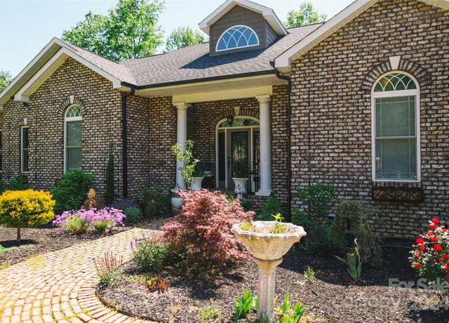 Property at 4642 King Crowder Dr, Gastonia, NC 28052, 3 beds, 2.5 baths