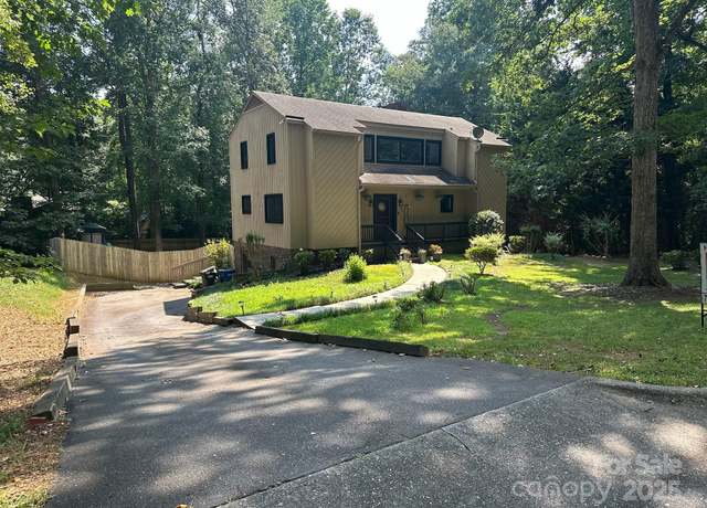 Property at 430 17th Avenue Dr NE, Hickory, NC 28601, 4 beds, 2.5 baths