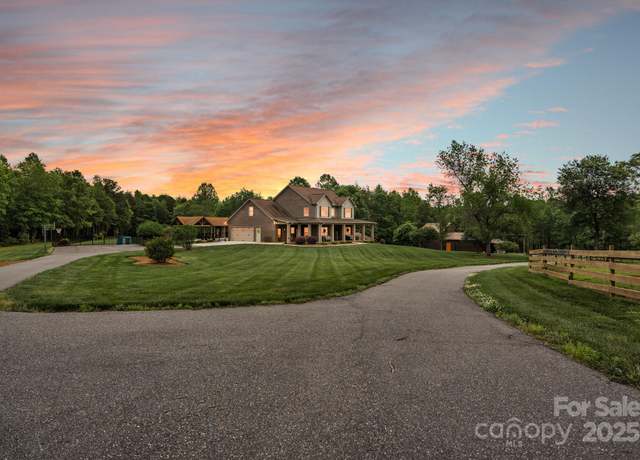 Property at 3440 17th Ave NE, Hickory, NC 28601, 4 beds, 4 baths
