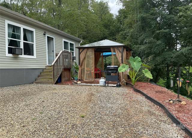Property at 30 W Skyland Cir, Asheville, NC 28804, 3 beds, 2 baths
