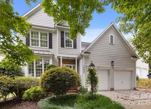 Property at 1904 Dearmon Dr, Charlotte, NC 28205, 3 beds, 2.5 baths